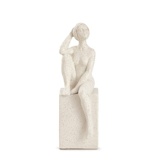 Escultura mulher em polirresina 19,5cm