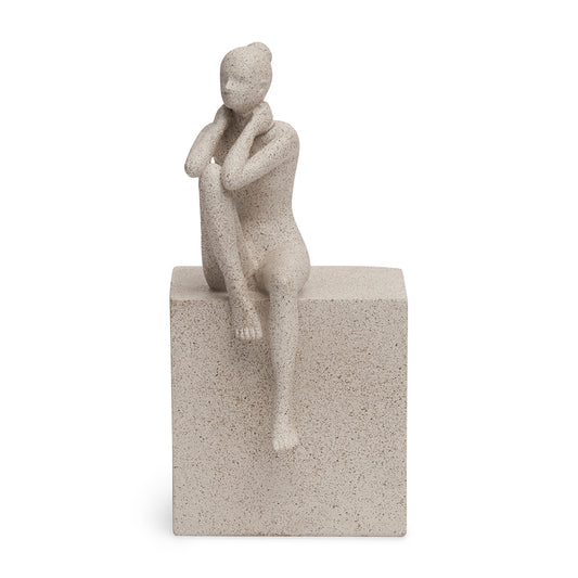 Escultura pessoa em polirresina 20,5cm