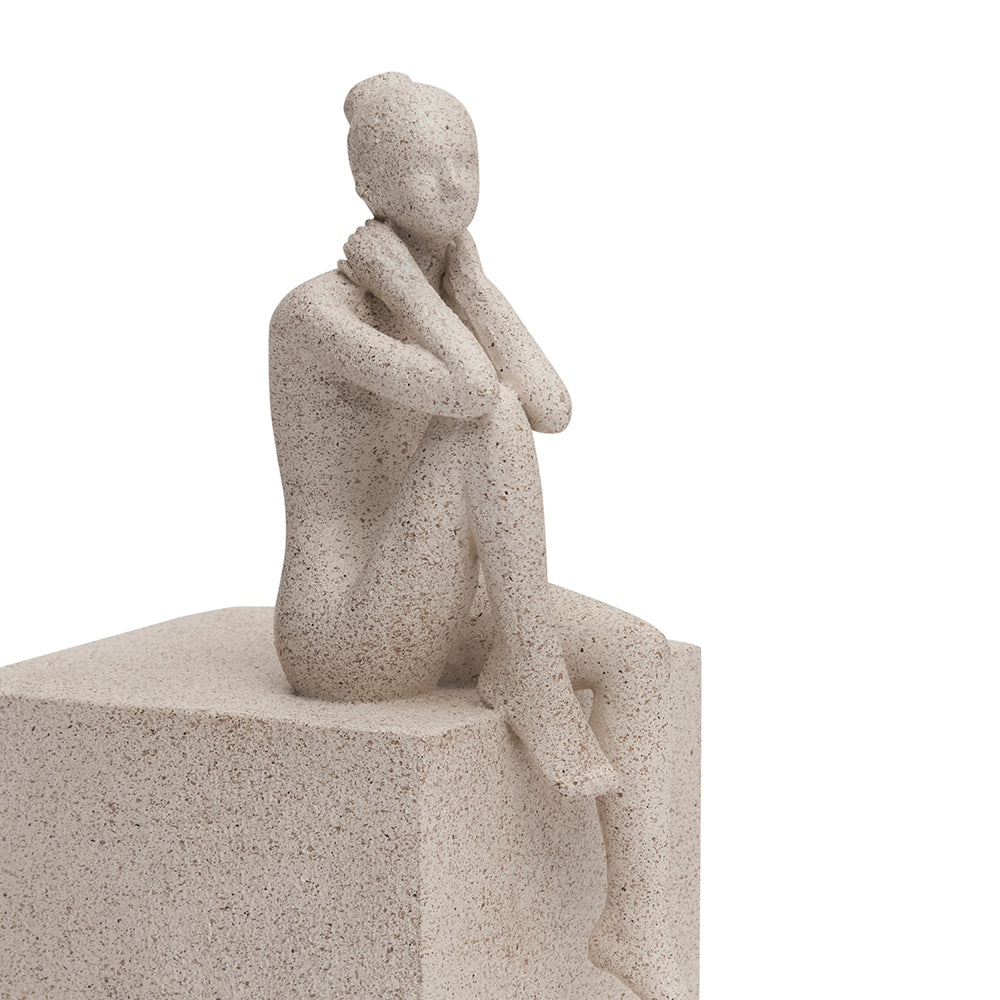 Escultura pessoa em polirresina 20,5cm