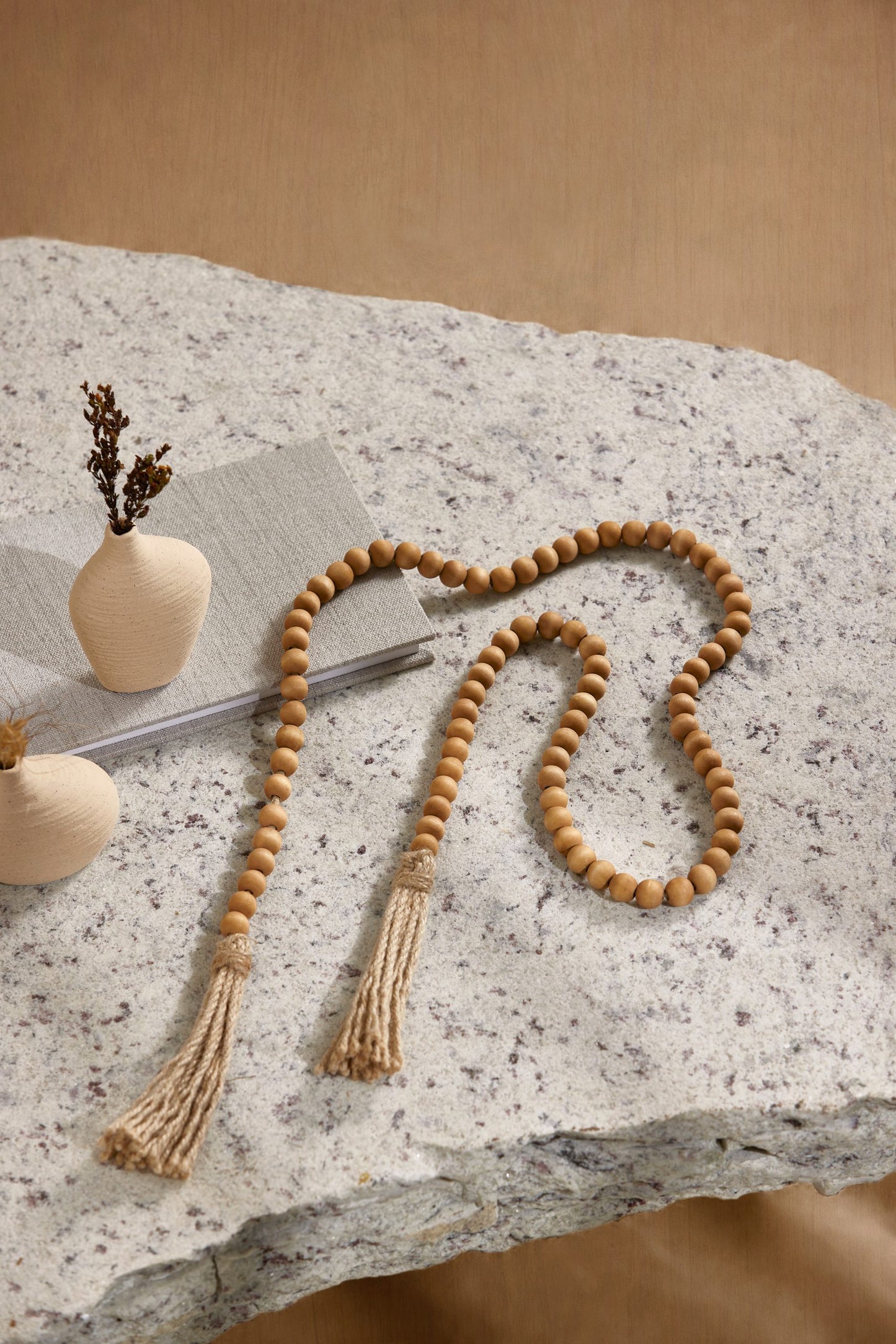 Colar decorativo em madeira - 152cm