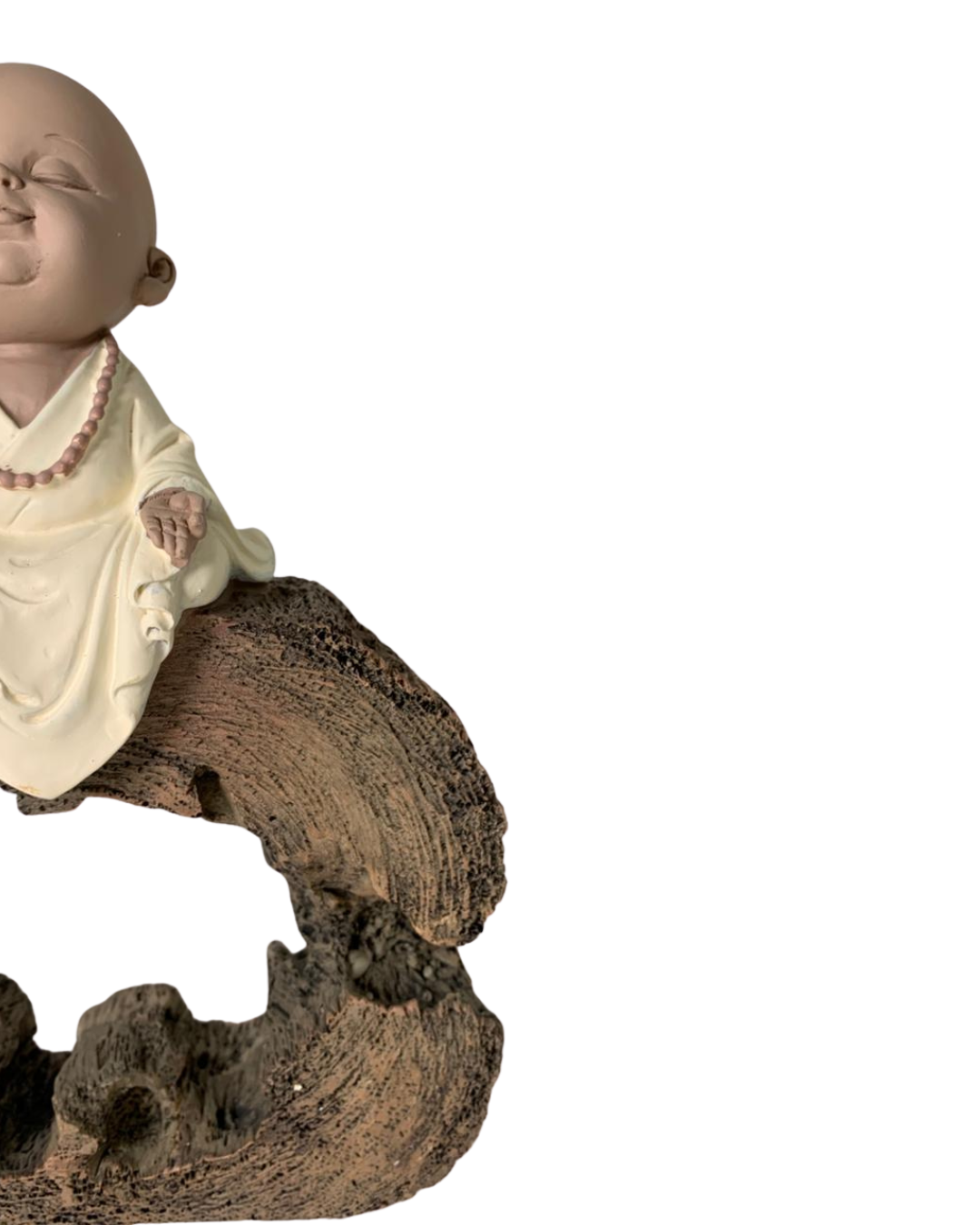 Escultura monge no tronco