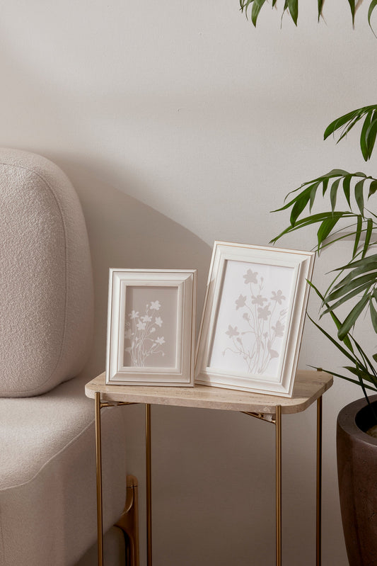Porta-Retrato Decorativo Branco Perolado: Delicadeza e Elegância para Suas Memórias