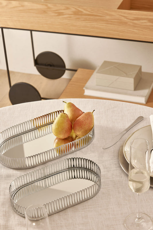 Bandeja Decorativa Oval em Metal Prata: Elegância e Organização para a Decoração