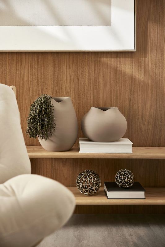 Escultura Esfera Decorativa 10cm Ouro Velho: Sofisticação e Design para Compor Ambientes