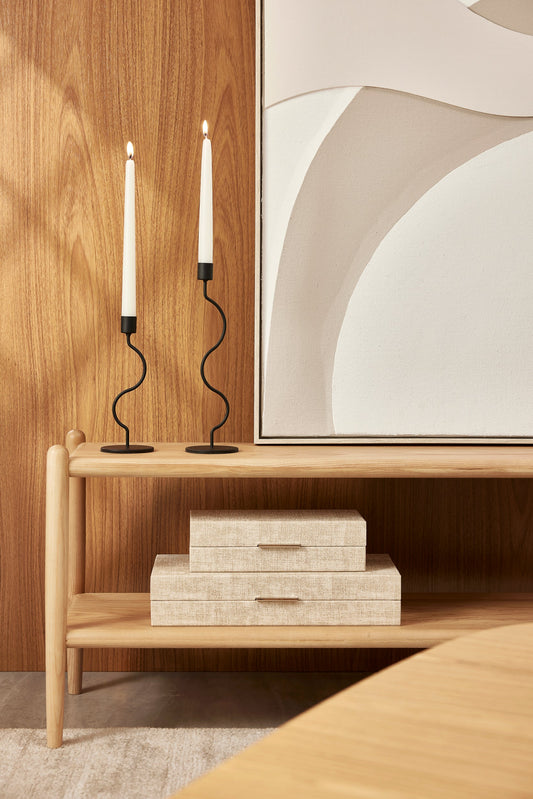 Castiçal Porta-Vela em Metal Preto com Ondas | Design Moderno: Elegância Escultural para Ambientes Contemporâneos