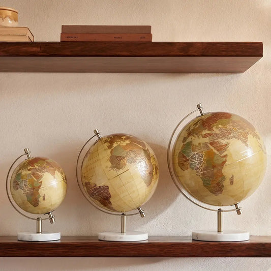 Globo Terrestre Decorativo com Base de Mármore: Um Ícone de Elegância para Ambientes Sofisticados