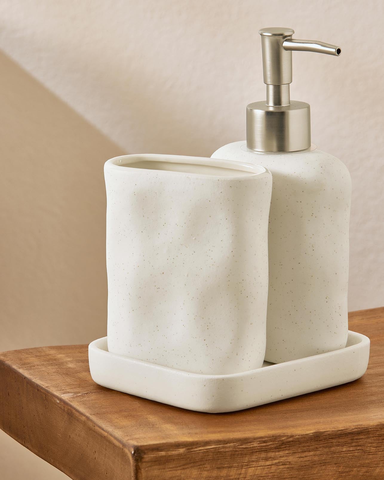 Conjunto em cerâmica para banheiro