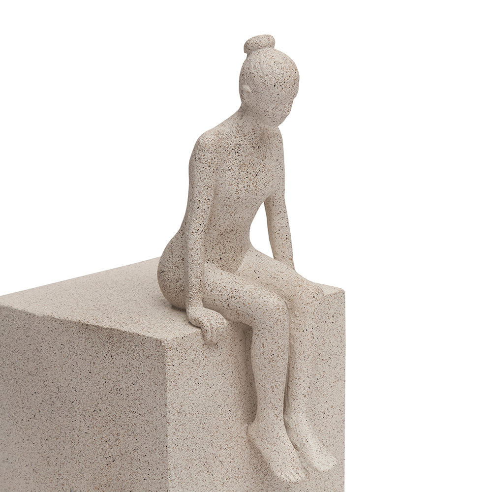 Escultura pessoa em polirresina 26cm